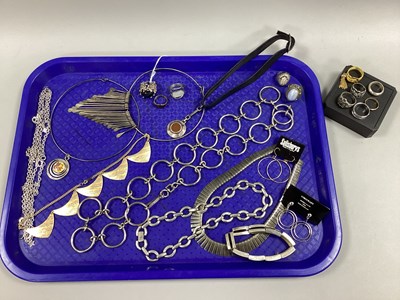 Lot 92 - Assorted Modernist Style Costume Jewellery,...
