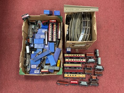 Lot 556 - A Quantity of Hornby Dublo 3-Rail items,...