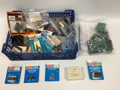 Lot 498 - A Quantity of Model Railway Electrical...