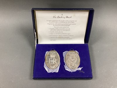 Lot 18 - Danbury Mint; A Cased Set of Two Hallmarked...