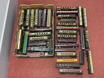 Lot 558 - Approximately Forty-Five '00' Gauge Coaches...