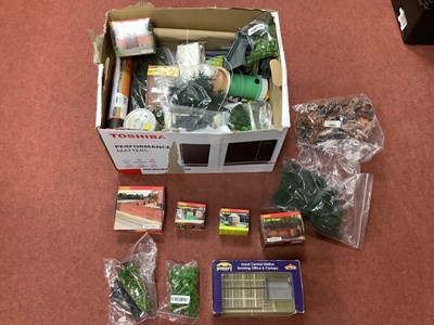 Lot 327 - A Large Quantity of '00'/'HO' Scenic Items,...