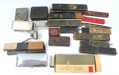 Lot 1432 - Quantity of Vintage Razors, including boxed...