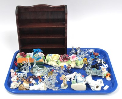 Lot 1353 - Wade Tom & Jerry, posies, glass friggers,...