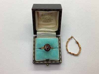 Lot 103 - A Decorative Oval Cluster Ring, the collet set...