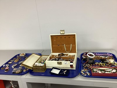 Lot 338 - A Selection of Vintage and Later Costume...