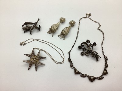 Lot 179 - A Decorative Art Deco Style Necklace, the...