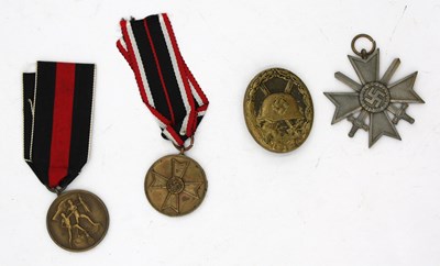 Lot 678 - WWII German Third Reich Black Wound Badge, War...