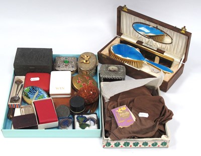 Lot 1351 - Collectables, including hand-carved coquilla...