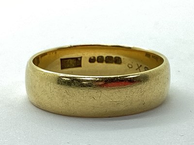 Lot 128 - An 18ct Gold Plain Wedding Band, (finger size O).