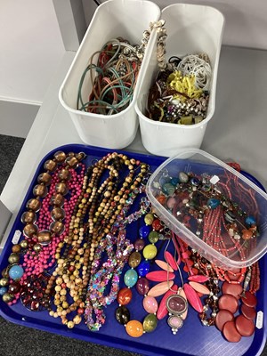 Lot 348 - Assorted Modern Costume Jewellery, including...