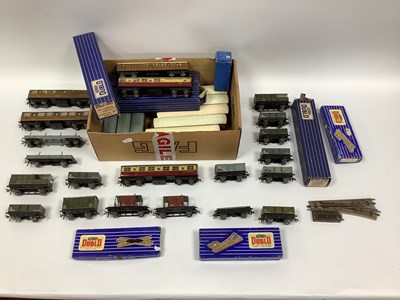 Lot 450 - A Collection of Hornby-Dublo '00' Gauge...