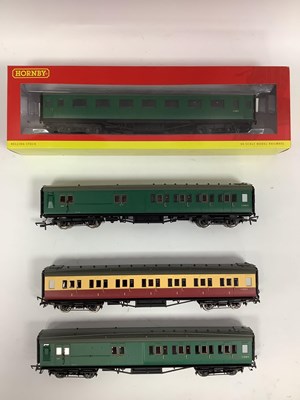 Lot 515 - Four Hornby 00 gauge Maunsell coaches:...