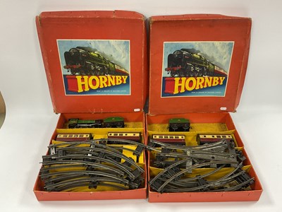 Lot 727 - A Clockwork Hornby 'O' Gauge Passenger Train...