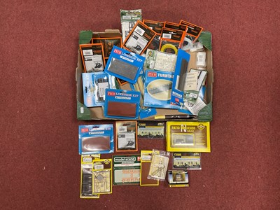 Lot 60 - A Quantity of N Gauge Model Railway...