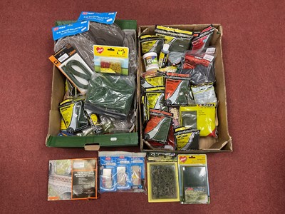Lot 33 - A Quantity of OO / HO Scale Model Railway...