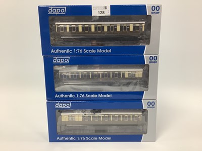 Lot 128 - A set of three boxed Dapol 00 gauge GWR...