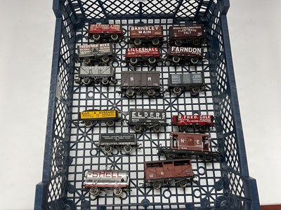 Lot 258 - Fifteen 00 gauge wagons and a brake van by...