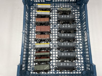 Lot 247 - Sixteen 00 gauge wagons by Dapol, Bachmann and...