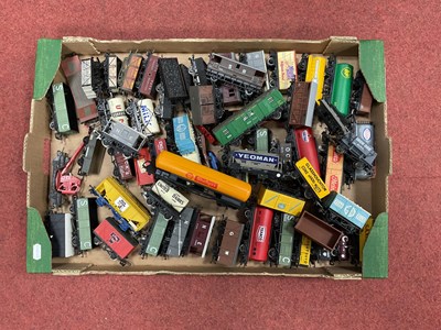 Lot 130 - Approximately Fifty Five OO Gauge Rolling...