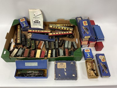 Lot 132 - Hornby Dublo Interest both 2 and 3 Rail to...
