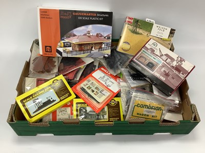Lot 161 - A Quantity of OO/HO Gauge Lineside Buildings...
