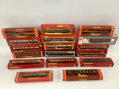 Lot 154 - Fifteen boxed OO gauge coaches by Bachmann,...