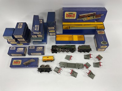 Lot 152 - An assortment of Hornby Dublo two and three...
