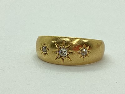 Lot 68 - A Chester Hallmarked 18ct Gold Three Stone...