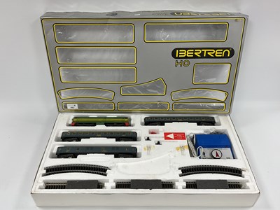 Lot 662 - A boxed Ibertren HO scale RENFE diesel train...