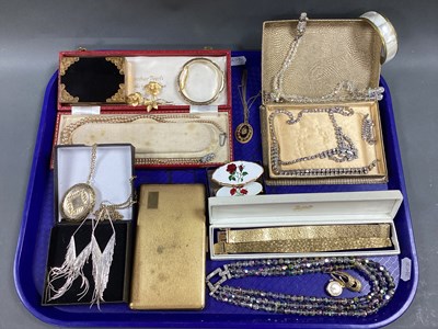 Lot 239 - A Collection of Vintage and Later Jewellery...