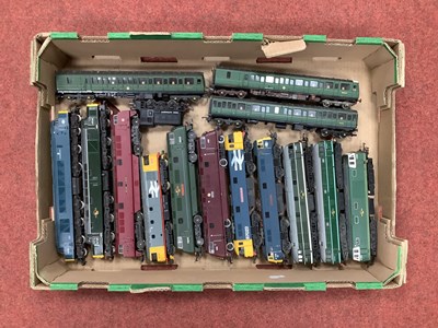 Lot 338 - Twelve '00' Gauge Diesel and Electric...