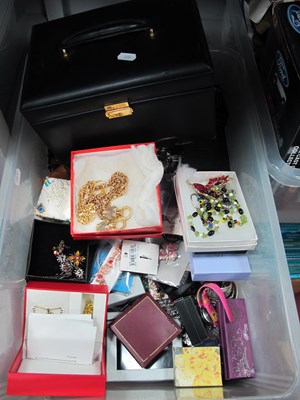 Lot 1071 - A Quantity of Modern Costume Jewellery,...