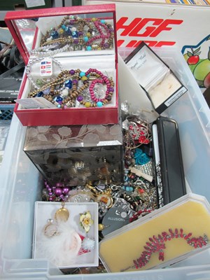 Lot 1119 - A Mixed Lot of Assorted Costume Jewellery,...