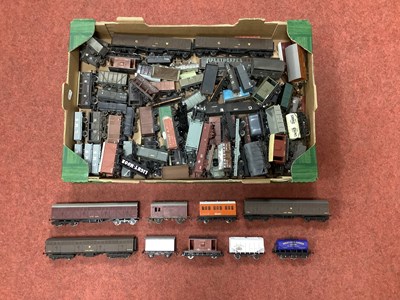 Lot 394 - Approximately sixty-five 00 gauge wagons, by...
