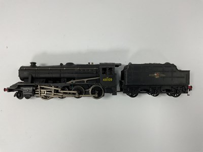 Lot 713 - A boxed Hornby-Dublo 00 gauge two-rail 8F...