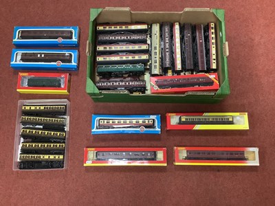 Lot 398 - Approximately thirty-five OO gauge steam era...