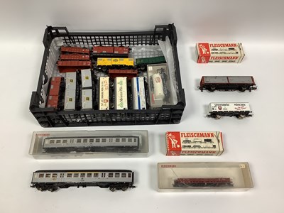 Lot 435 - A collection of mainly Fleischmann HO scale...