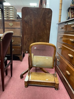 Lot 1671 - XX Century Mahogany Pedestal Table, with a...