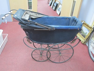 Lot 1542 - Late XIX Century Dolls Pram.