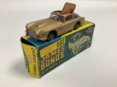Lot 996 - An original Corgi No.261 James Bond Aston...