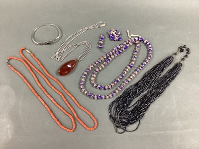 Lot 187 - A Small Collection of Vintage and Later...