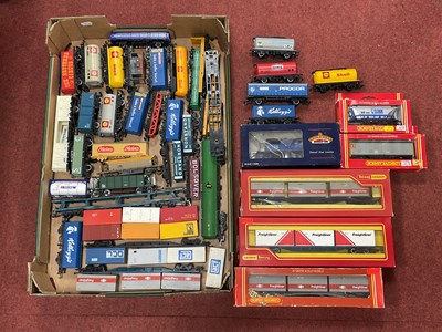 Lot 564 - Approximately thirty-five 00 gauge modern...