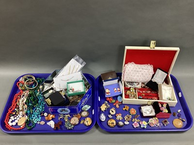 Lot 241 - A Collection of Vintage and Later Costume...