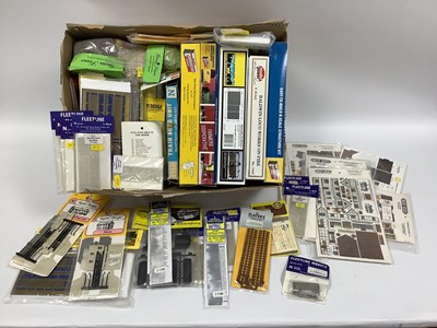 Lot 417 - A large quantity of N gauge scenic items...