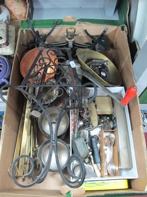 Lot 1019 - Metalware, including vintage Libra metal scale...