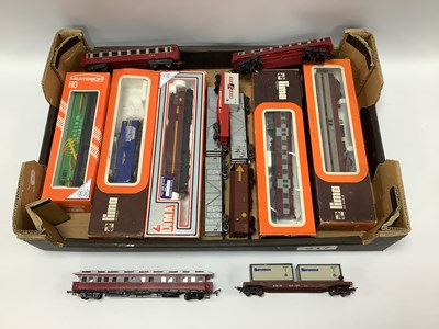 Lot 319 - Three boxed HO scale South African locomotives:...