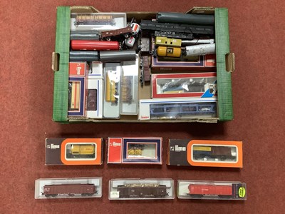 Lot 364 - Approximately thirty-three HO scale European...