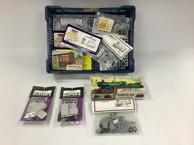 Lot 620 - A boxed partly completed Airfix 00 gauge "City...
