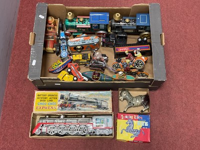 Lot 549 - A quantity of modern tinplate, pressed steel...